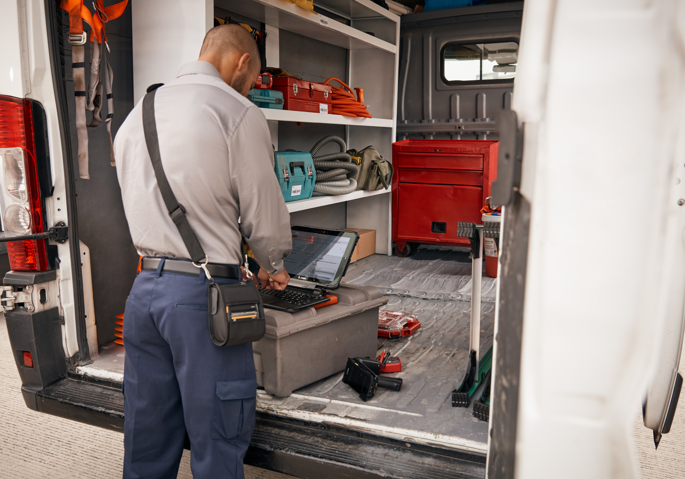field-ops-photography-application-back-of-vehicle-entering-data-ET80-ET85-zq511-rfd40