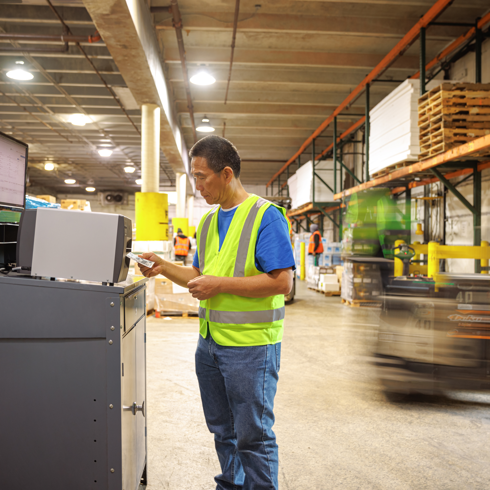 zt211-warehouse-photography-application-removing-shipping-label-supplies